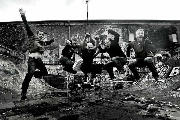 Outrage en concert, photo du groupe programmé au festival Le Sonneur est dans l'pré 2026