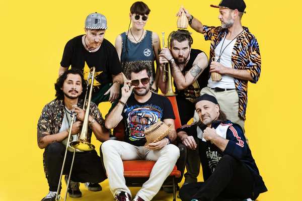 Soa Bomba en concert, photo du groupe programmé au festival Le Sonneur est dans l'pré 2026